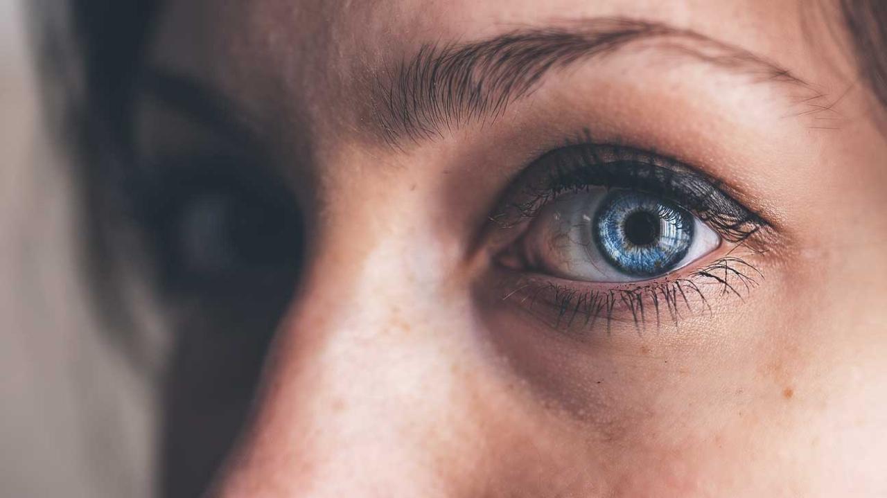 Colored contacts can damage eyes