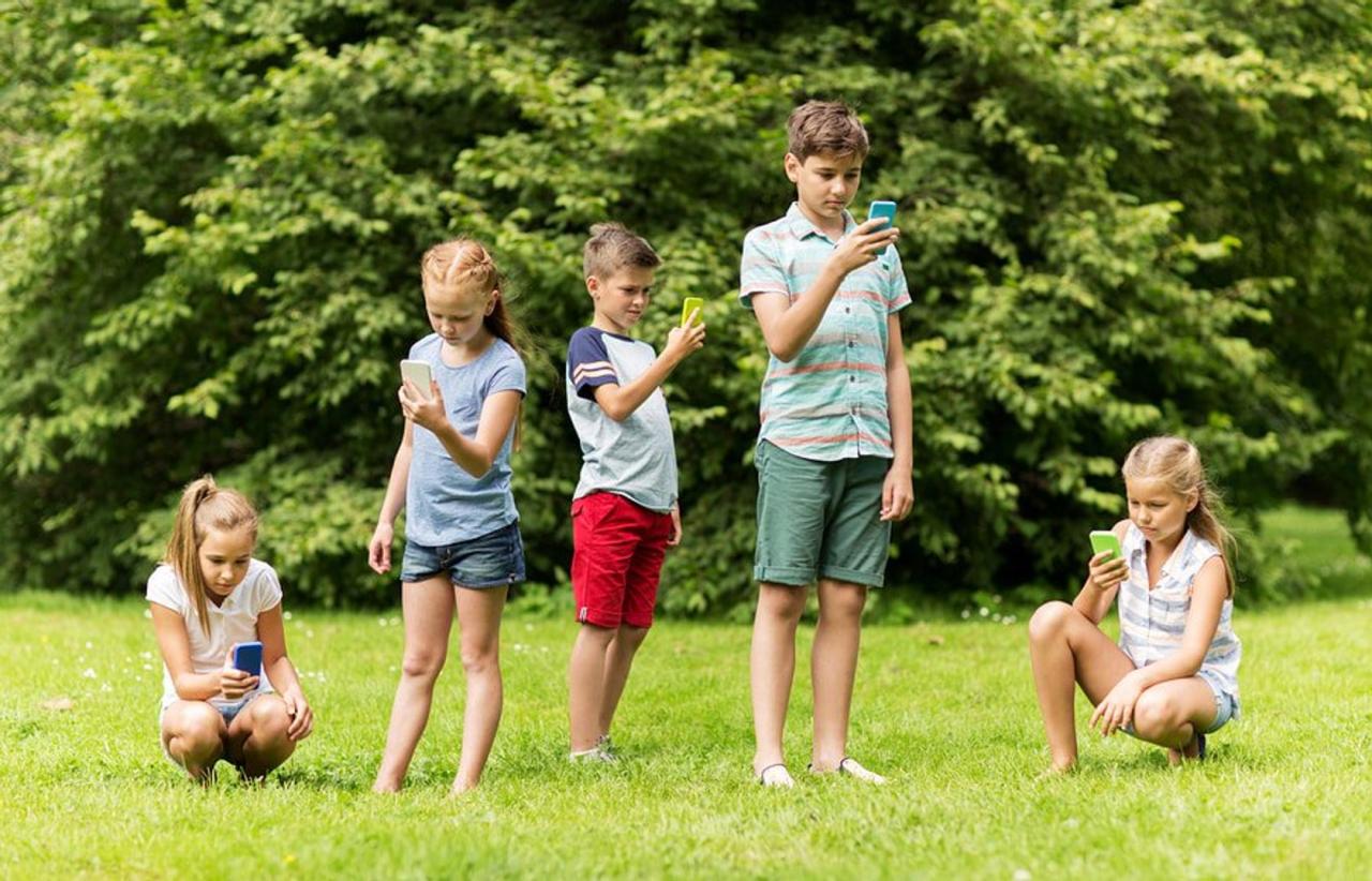 Is screen time to blame for the rise in teens who need prescription glasses