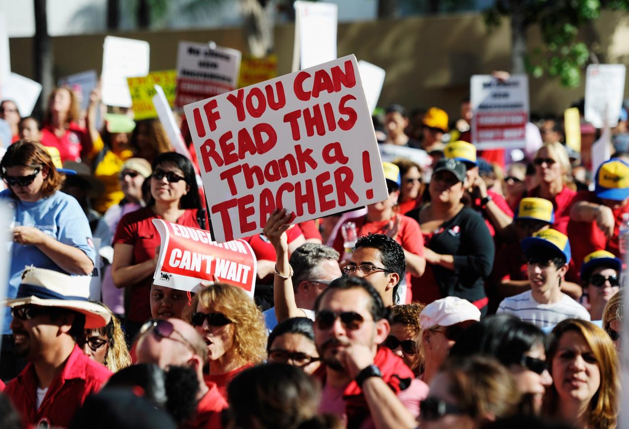 Should schools reopen before teachers are vaccinated what experts think