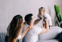 Dad viral photo breastfeeding newborn