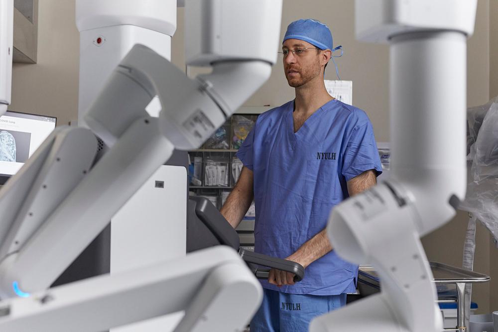 Robotic surgery for lung cancer