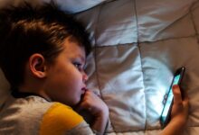 More than 2 hours of screen time can hurt kids brains