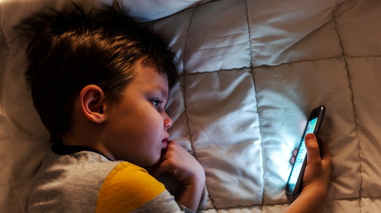 More than 2 hours of screen time can hurt kids brains
