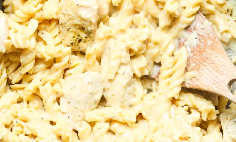 A Culinary Masterpiece: Quick Garlic Chicken Pasta Delights Weeknights