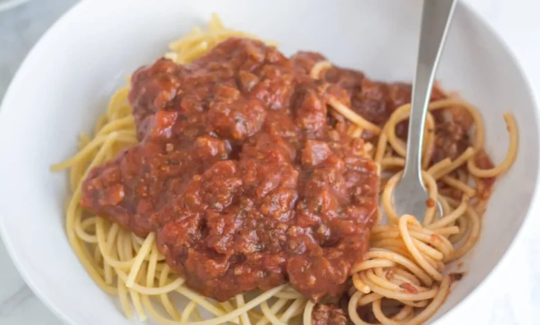 A Hearty and Comforting Meat Sauce: A Recipe for Family Gatherings and Freezer Stockpiles