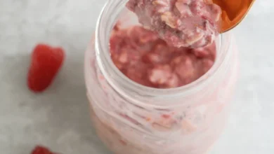 High-Protein Raspberry Overnight Oats: A Time-Saving Breakfast Solution for Busy Lifestyles